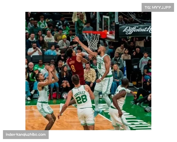 布朗首节高效表现抢眼,8投7中斩获16分助力球队领先